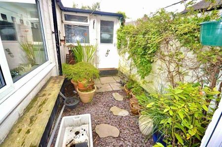 2 bedroom terraced house to rent - Photo 2