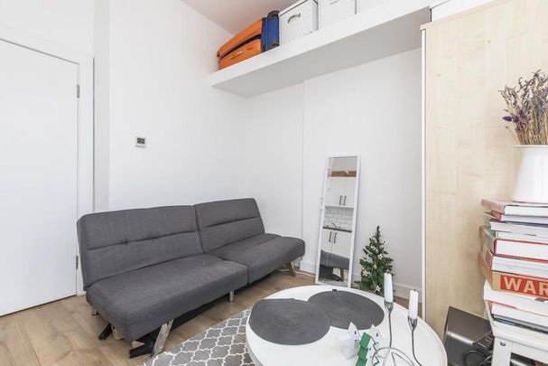 Studio to rent - Photo 1