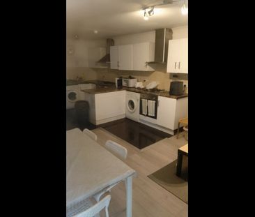 Room in a Shared House, Newbury Park, IG3 - Photo 3