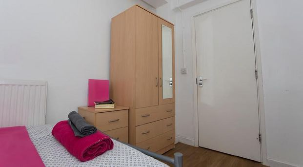 1 bedroom in a house share to rent - Photo 1