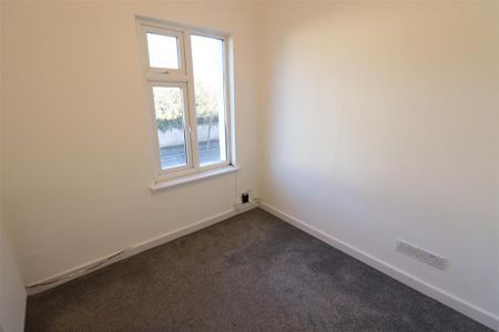4 bedroom terraced house to rent - Photo 3