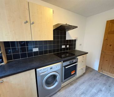 Alexandra Road, Aldershot, Hampshire, GU11 - Photo 5