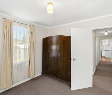 A beautiful and quiet street, minutes to everything - Photo 3