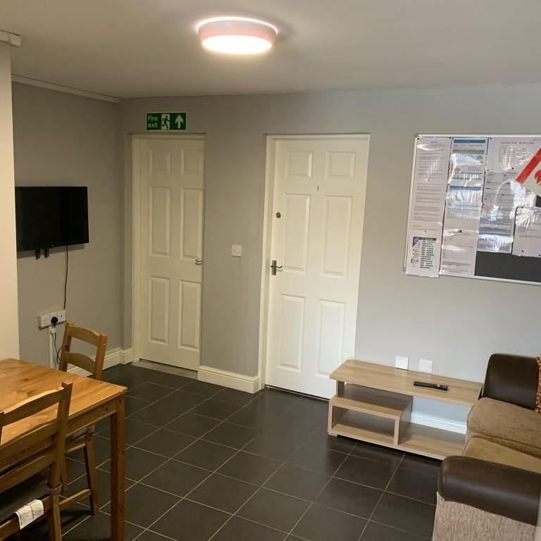 1 bedroom property with land to rent - Photo 1