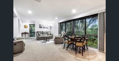 Private Garden Sanctuary With Family-Sized Living - Photo 2