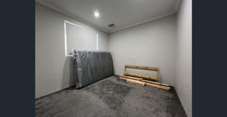 Modern Family Home - Photo 4