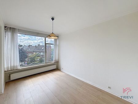 UCCLE - Gerenoveerd appartement met 1 slaapkamer - Photo 4