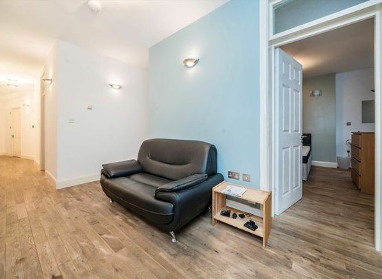 Queen Caroline Street - Photo 1