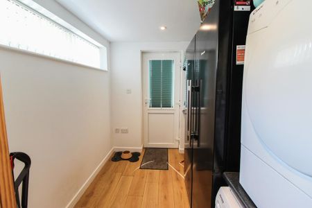 2 bedroom detached bungalow to rent - Photo 5
