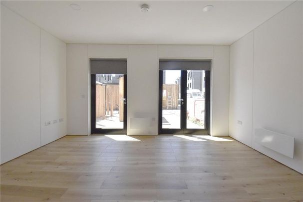 4 bedroom semi-detached house to rent - Photo 1