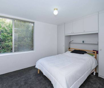 SPACIOUS & FURNISHED APARTMENT - Photo 4