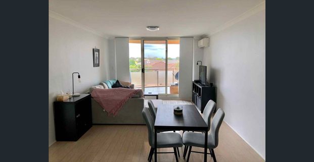 Modern Two Bedroom Apartment - Photo 1