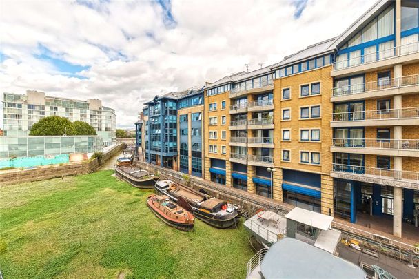 A spectacularly presented three bedroom apartment, recently renovated to the highest specification. - Photo 1