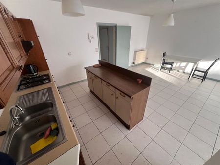 2-slaapkamer gelijksvloers appartement met garage. - Photo 3