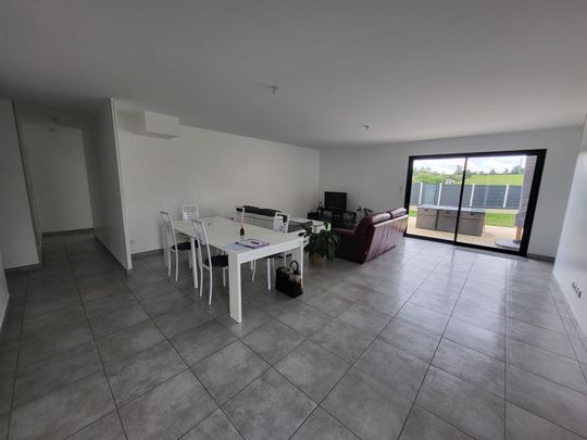 Location Appartement 5 pièces 130m² COMMUNAY 69360 - Photo 1