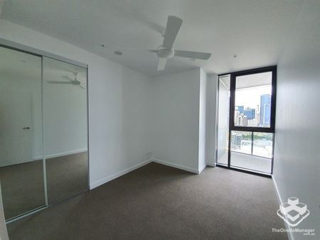 SPACIOUS 2 BEDS APARTMENT FOR LEASE. - Photo 2