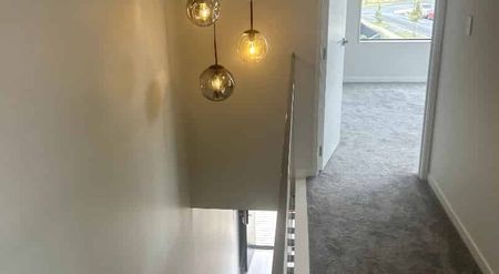 3 Bedroom Townhouse in Central Silverdale - Photo 4