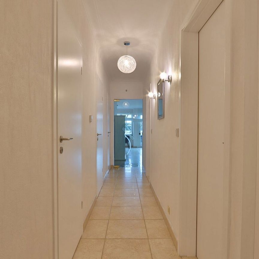 Rustig gelegen, ruim dakappartement met 2 slaapkamers nabij Cortewalle! - Photo 1