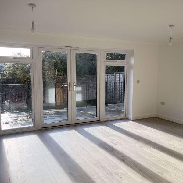 4 bedroom detached house to rent - Photo 1