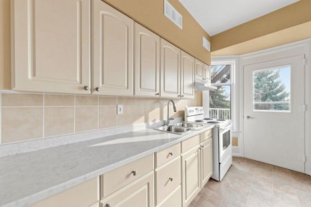 For Lease - 1110 Simcoe Street Unit# Upper #2, Oshawa, Ontario - Photo 5