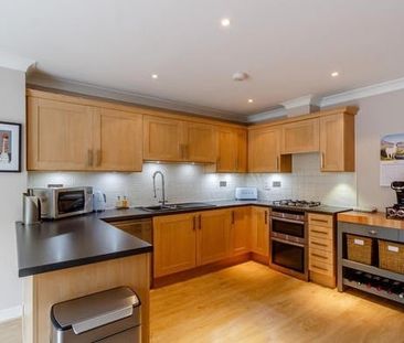 6 Bed Terraced House, Edgar Wallace Close, SE15 - Photo 5