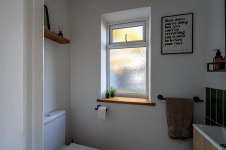 4 bedroom semi-detached house to rent - Photo 3