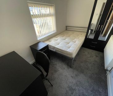 4 bedroom terraced house to rent - Photo 4