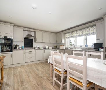 3 bedroom detached bungalow to rent - Photo 4