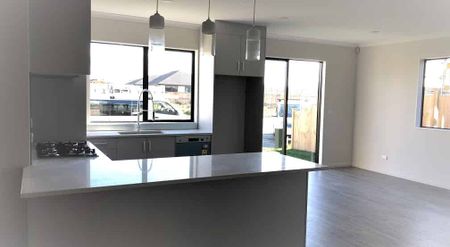 4 Bedroom 2 bathroom house in Takanini - Photo 4