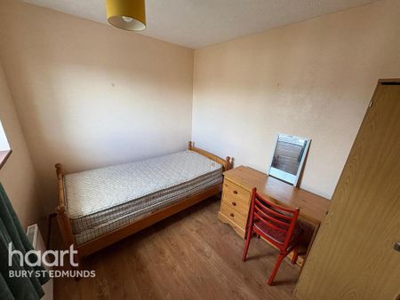 1 bedroom in a house share to rent - Photo 2