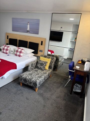 Room in a Shared House, Selwyn Street, L4 - Photo 5