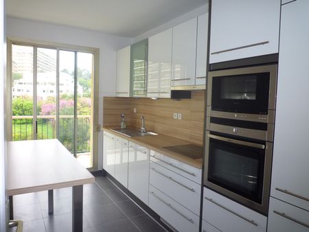 Location Appartement 3 pièces 80m² NICE 06200 - Photo 5