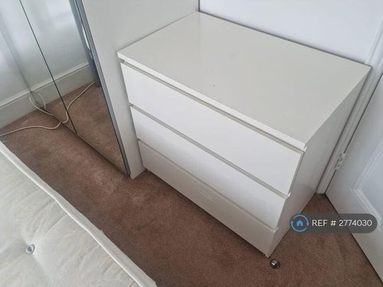 1 bedroom in a flat share to rent - Photo 1