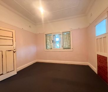 Beautiful 3-Bedroom Home in Prime Ashfield Location - Photo 1