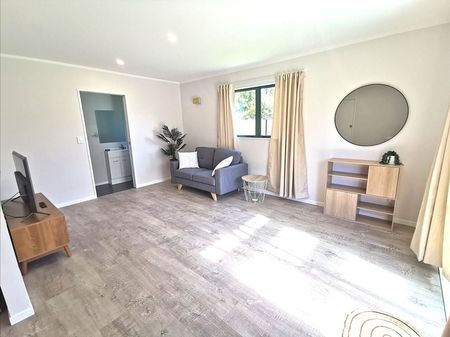 Modern 2 Bedroom Unit in Hillcrest - Photo 2