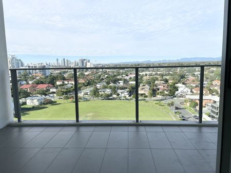 Modern Apartment With Spectacular Views - Photo 3