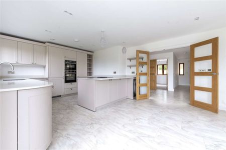 Beautifully presented, newly built family home with stunning rural views - Photo 5