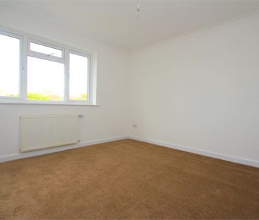 3 bed detached house to rent in Upton Court Road, Langley, SL3 - Photo 2