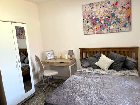 1 bedroom in a house share to rent - Photo 3