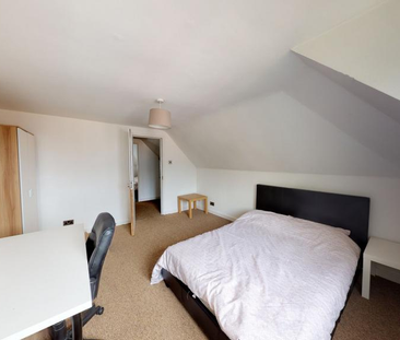6 bedroom semi-detached house to rent - Photo 2