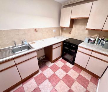 1 bedroom Flat To Let - Photo 3