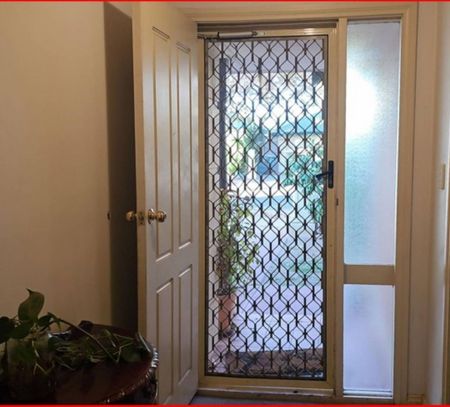 House 3 br, Ens & Bath close to shoppings & schools, 5 km to Adelaide City Centre - Photo 3