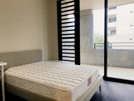 2 bed 2 bath - Photo 3