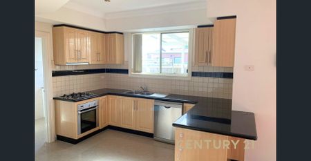 Modern Family Comfort in a Peaceful Court Location - Photo 4