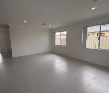 Stylish Family Home in Prime Secret Harbour Location - Photo 2