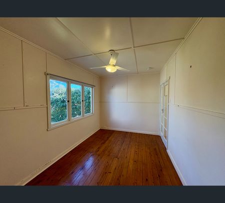 54 North Street, Mount Lofty, Qld 4350 - Photo 4