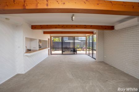 SPACIOUS 3 BEDROOM TOWNHOUSE! - Photo 3