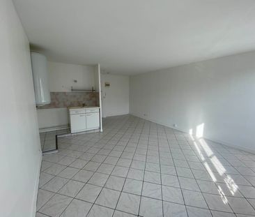 Location Appartement 1 pièce 31m² - Photo 2