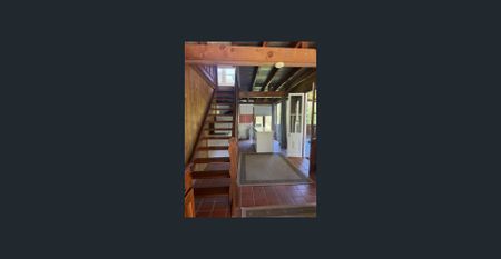 2 bedroom cottage in a beautiful bush setting - Photo 3