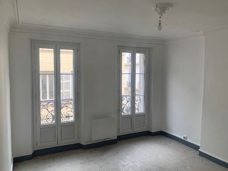 Appartement 3 pièces 73m2 MARSEILLE 1ER 725 euros - Photo 4